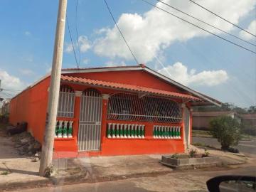 Vendo casa en esquina en Altos del Tecal, Vacamonte
