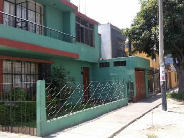 Vendo Casa en Esquina Jirón Pedro Torres Malarin, Urb Colmenares, Pueblo Libre