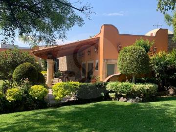 VENDO CASA EN FRACCIONAMIENTO PRIVADO