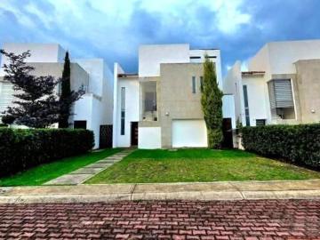 Vendo Casa en Fraccionamiento Residencial Foresta Crystal Lagoons en Metepec, Estado de México