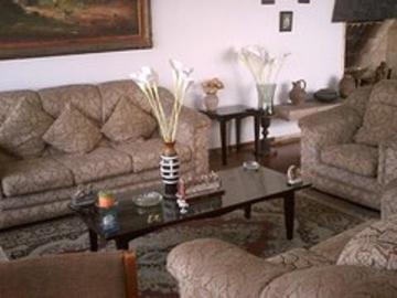VENDO CASA EN LA MOLINA CON AMPLIO JARDIN DE 1000M2 10 ESTACIONAMIENTOS