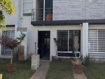 VENDO CASA EN LA ARBOLEDA EN REAL DEL VALLE, TLAJOMULCO CERCA CENTRO COMERCIAL MULTIPLAZA DEL VALLE