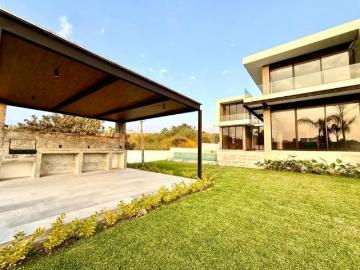 VENDO CASA EN LOMAS DE COCOYOC CON TODOS LOS SERVICIOS