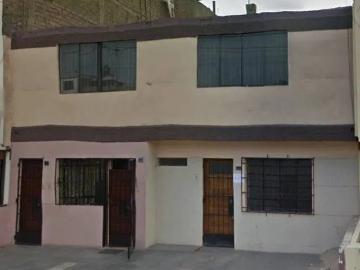 VENDO CASA EN PLENA AVENIDA SJ.L