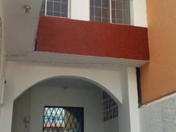 Vendo casa independiente en Quito Norte, sector Flavio Alfaro, San Carlos