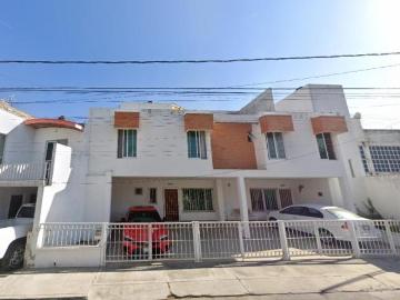 vendo casa en remate bancario en la colonia jardines alcalde Guadalajara