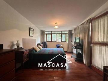 VENDO CASA EN SAN BORJA FRENTE A PARQUE / 5 DORMITORIOS / 3 PISOS
