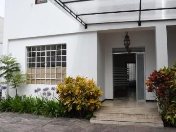 VENDO CASA EN SAN ISIDRO, 3 PISOS, AREA DE JARDIN PRECIO 1500,000.00 USD