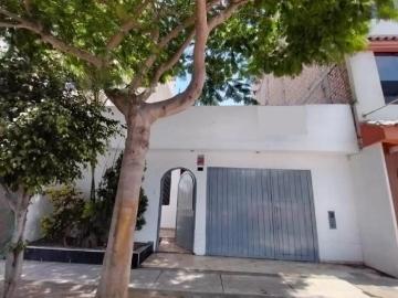 VENDO CASA EN SANTIAGO DE SURCO HONOR Y LEALTAD