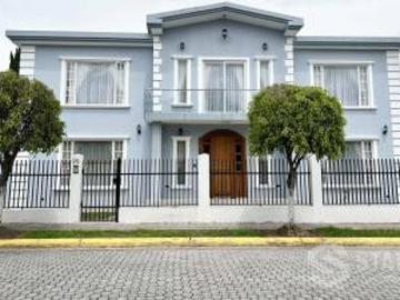 Se vende casa Urb 4 Dorm, 2 Garajes, sector Fajardo – Sangolquí, 285 m, $239.900