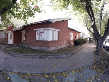 Vendo casa esquina en barrio bancario de godoy cruz ideal para desarrollos inmobiliarios