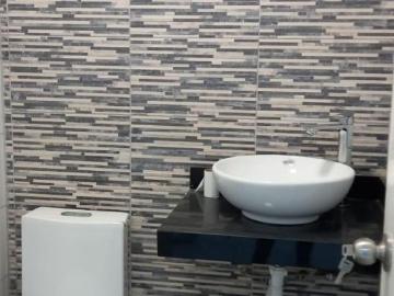 VENDO CASA HABILITADA PARA CONSULTORIOS MEDICOS, CLINICA Y/O Instituto