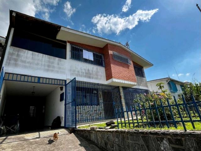 Vendo casa para actualizae 235m2 Los Castores San Antonio 9357
