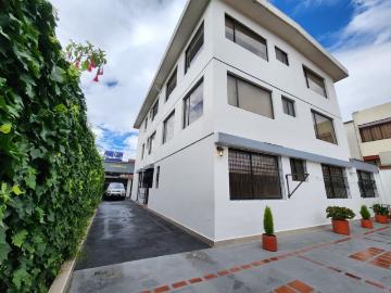 Vendo casa rentera en Monteserrin, Norte de Quito