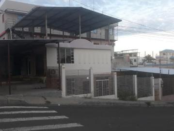 Vendo casa rentera Frente a la Universidad Casa en Venta en Manta manta