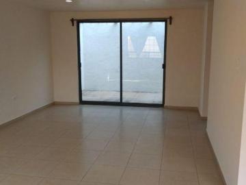 Vendo casa sola en Cholula, a 2 minutos del Zócalo de Cholula