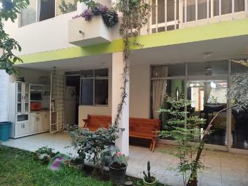Vendo casa ubicada frente a parque en los olivos