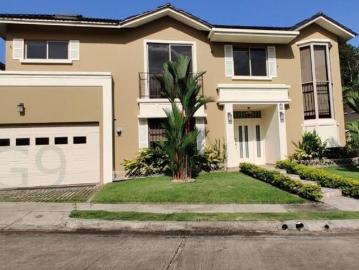VENDO CASA UNIFAMILIAR EN CLAYTON EN EMBASSY GARDENS