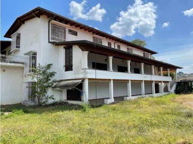 Vendo casa 1000m2 4h+2s/6b/8pe Cerro verde 8149