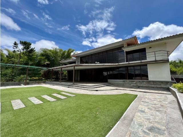Vendo casa 1350m2. 4h/10b/10p. Urb. Monte Elena