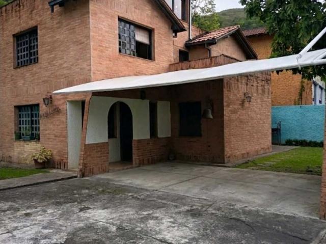 Vendo casa 260m2 Colinas de Corralito 3789