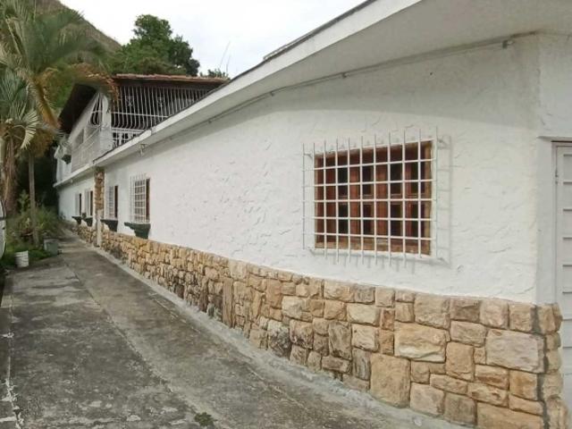 Vendo casa 2 niveles c/anexo 202m2 PARA REMODELAR Piedra Azul 0513