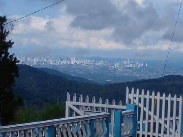 VENDO CASA 2 NIVELES EN CERRO AZUL