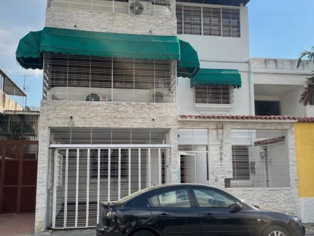 Vendo casa 300m2 La California Sur 5353