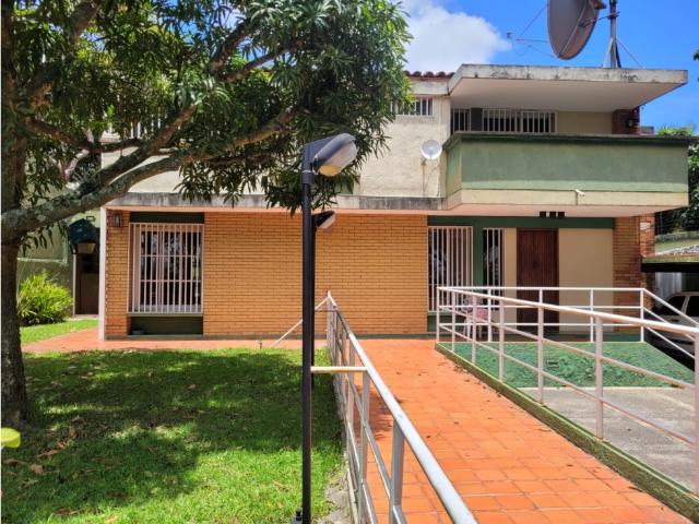 Vendo casa 450m2 Lomas de Bello Monte 3322