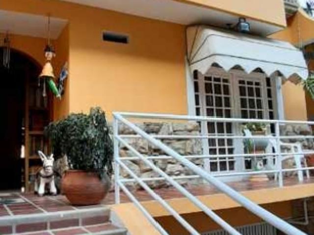 Vendo casa 479m2 8h/8b/2p Colinas de Santa Mónica 3898