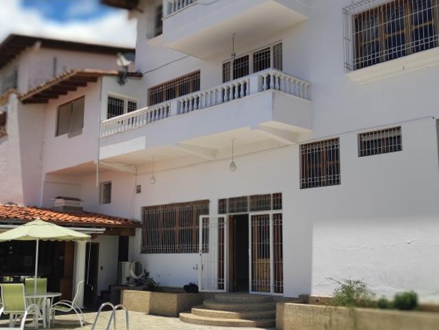 Vendo casa 600m2 Los Samanes 6288