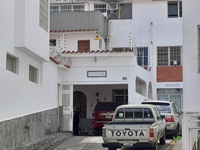 Vendo casa 634m2 8h/7.5b/3p Santa Mónica 3448