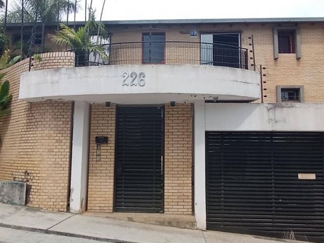 Vendo Casa 705m2 7H/11B/8PE Cumbres de Curumo