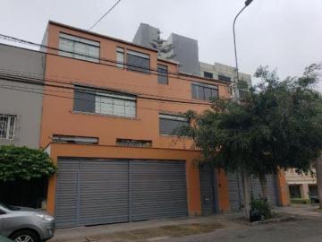 VENDO CASONA MIRAFLORINA, REMODELADA CON 18 HABITACIONES CON BAÑO