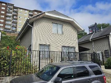 Vendo céntrica casa de 2 pisos 3d1b en villarrica