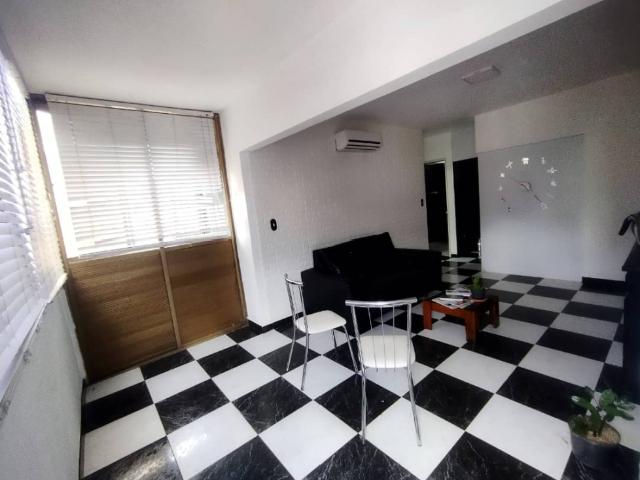 VENDO CENTRICO APARTAMENTO EN SABANA GRANDE 53M2 1H/1B/1M 40.000 JMZ