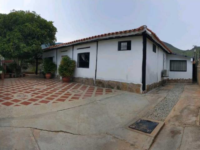 Vendo chalet 160m2 Margarita Guacuco 4134