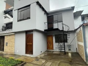 Vendo Chalet de 2 Pisos en Surco $ 165,000