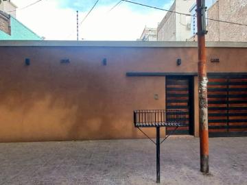 Vendo chalet urbano grande luminoso excelente ubicacion ciudad de mendoza utilidad comercial para multirubros: residencia de ancianos/ hostel/restaurant/oficinas/consultorios/ alquileres temporarios