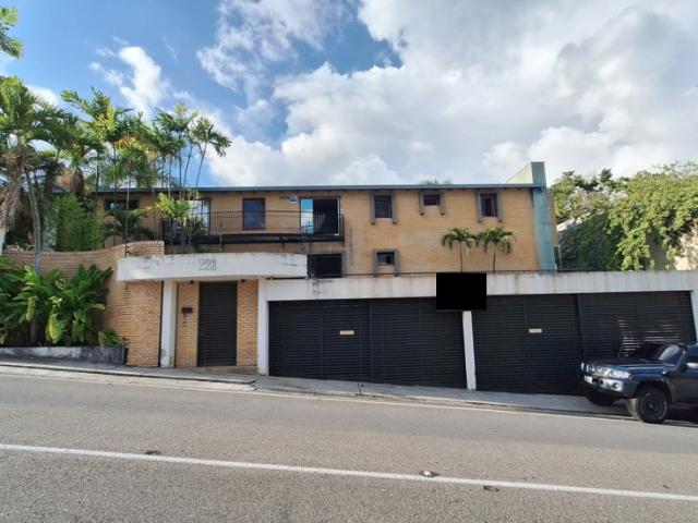 Vendo de Casa 705m2 7H/11B/8PE Cumbres de Curumo