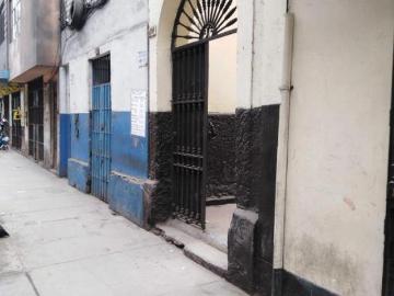 VENDO DEPARTAMENTO EN AVENIDA GRAU COMO TERRENO O ALMACEN