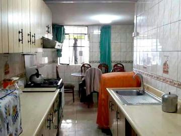 Vendo Departamento en Primer Piso en Villa Flores