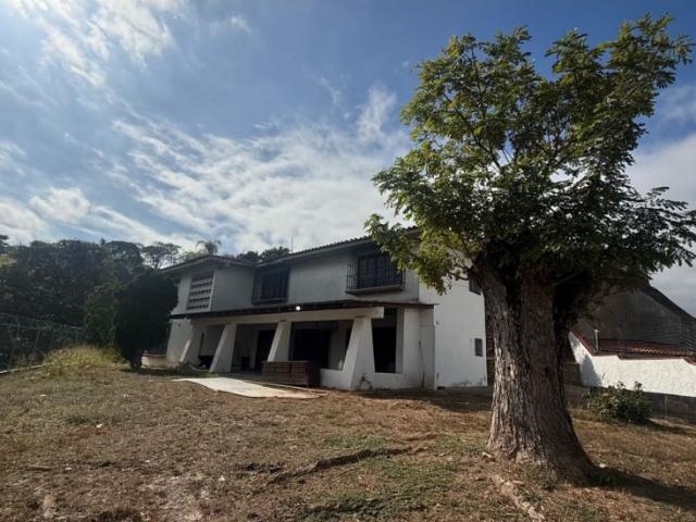 Vendo en Valle Arriba quinta para remodelar excelente ubicación