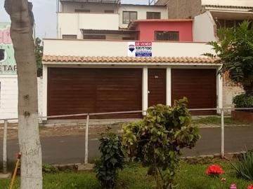 VENDO Espaciosa CASA FRENTE A PARQUE EN SAN JUAN DE MIRAFLORES