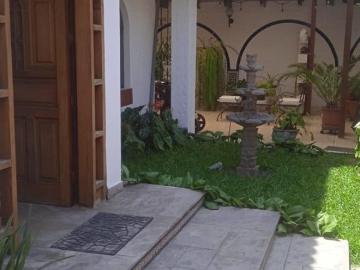 VENDO EXCELENTE CASA EN SAN BORJA CERCA A PARQUE Y AV. PARQUE SUR