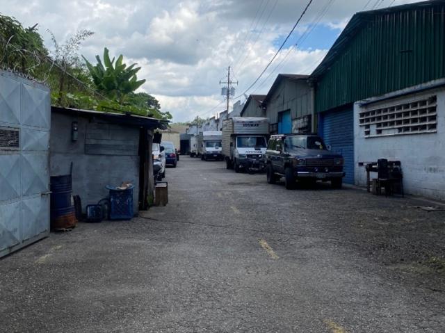 Vendo galpón 740m2 Urb. Miranda 1602