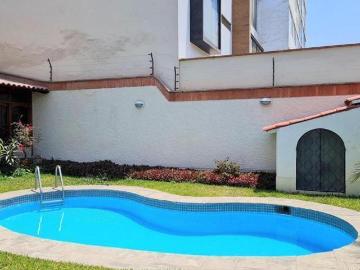 Vendo hermosa Casa con piscina en Urb. Los Álamos de Monterrico Surco 282.24 m2