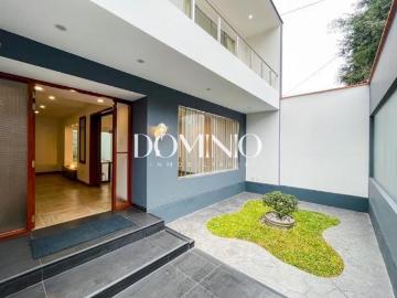 VENDO HERMOSA CASA DE 450m2 A PASOS DEL COLEGIO HUMBOLDT