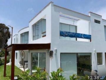 Vendo Hermosa Casa de Playa en Cond. La Macarena, Playa Totoritas, Mala