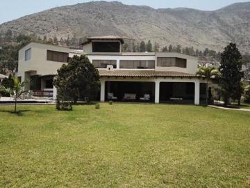 Vendo Hermosa Casa en Calle La Compuerta 3, Urbanización La Planicie, La Molina